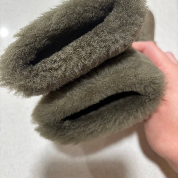 Used - UGG Green Shearling Gloves - Picture 4 of 7